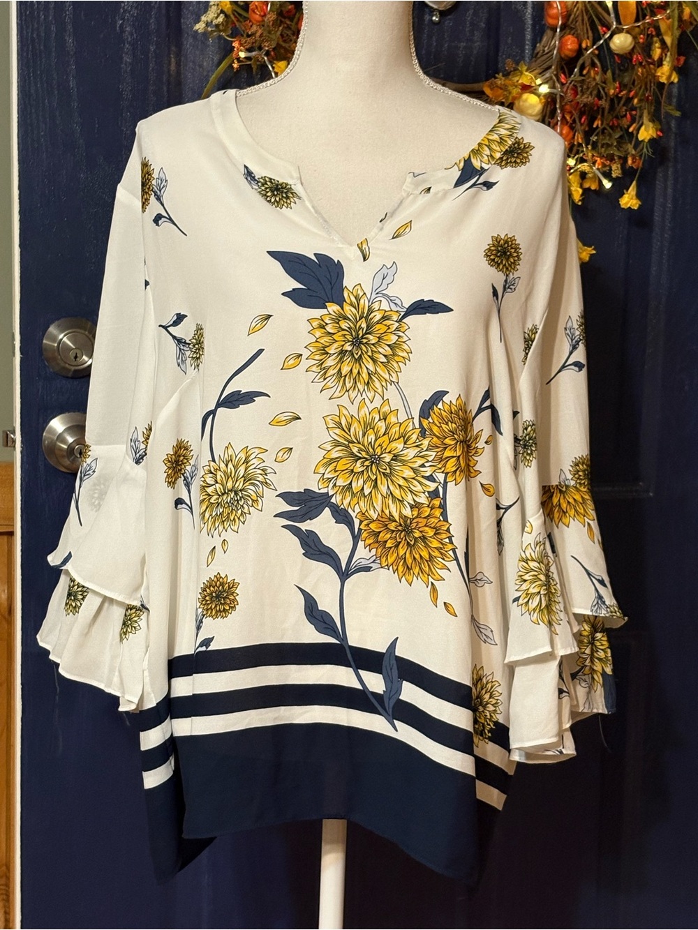 Ann Taylor White Floral Bell-Sleeve V-Neck Top with Striped Bottom size XL